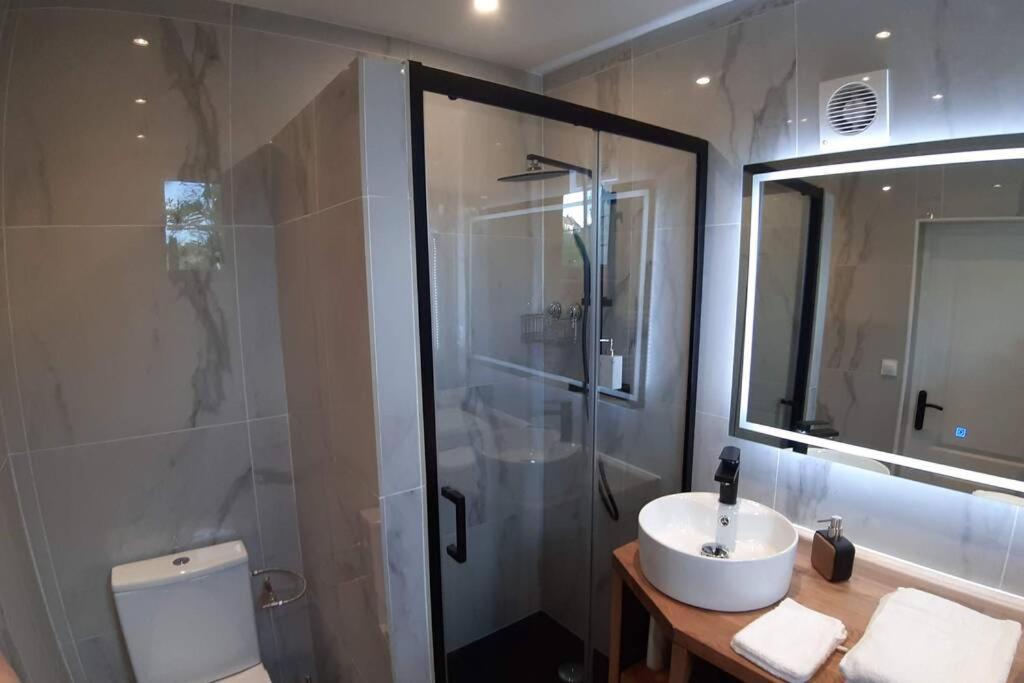 La Petite Maison Dans La Vallee Авалон Екстериор снимка
