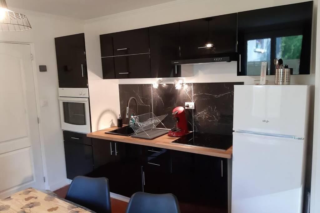 La Petite Maison Dans La Vallee Авалон Екстериор снимка
